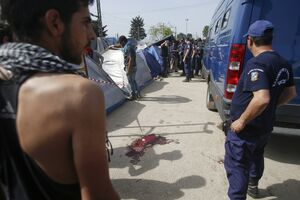 Idomeni: Izbjeglice kamenovale kombi, policija bacila suzavac