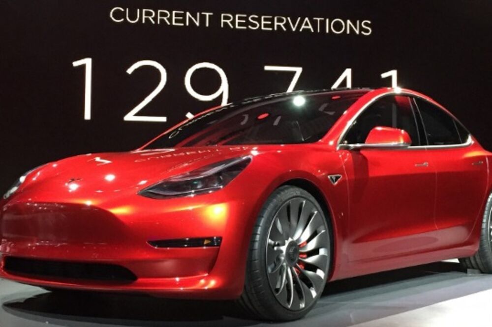 Tesla, Foto: FXLider