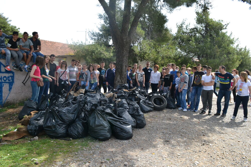 čišćenje OŠ Božidar Vuković Podgoričanin, Foto: MVPEI