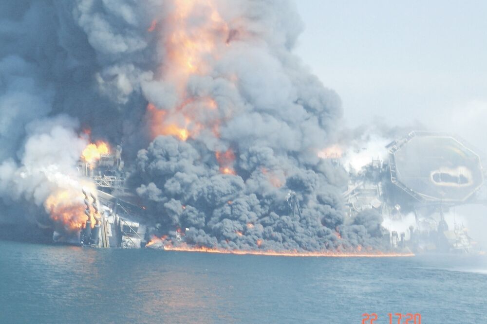 Havarija, naftna platforma, Foto: Krizemedijskestudije.org