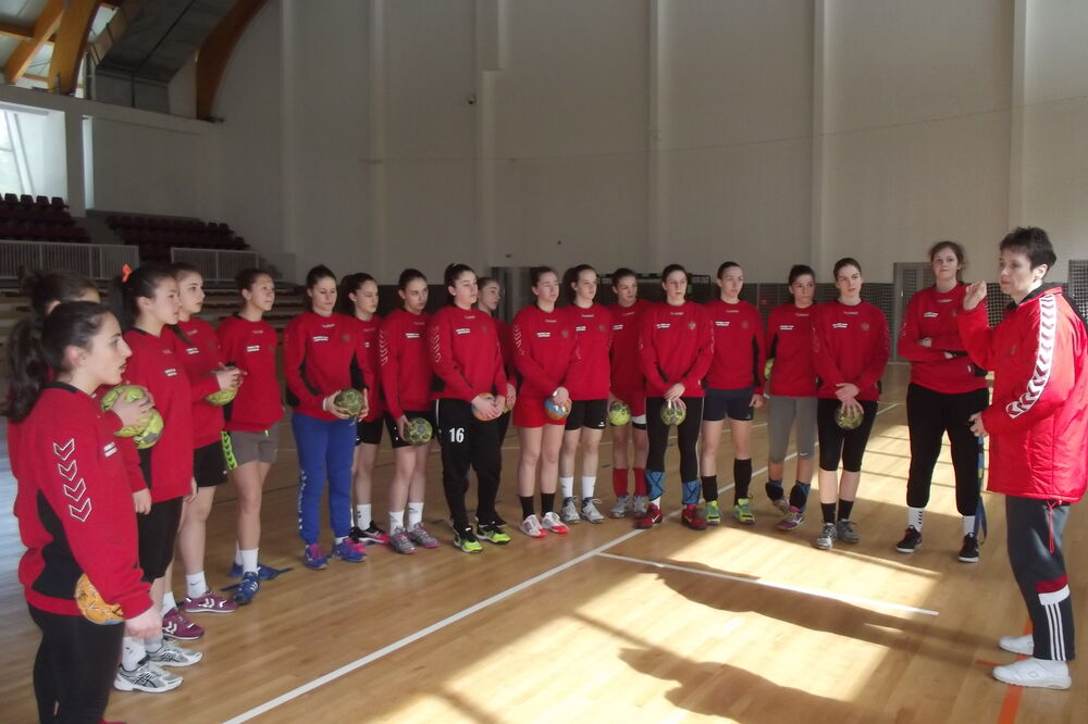 Ženska kadetska rukometna reprezentacija, Foto: Obrad Pješivac