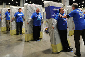 E, ovo je domino efekat: 1.200 ljudi padalo sa dušecima