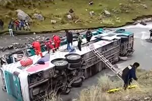 Peru: Autobus sletio u rijeku,  23 osobe poginule, 32 povrijeđene