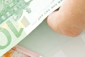 Najveća plata skoro 30.000, a u javnom sektoru 5.536 eura