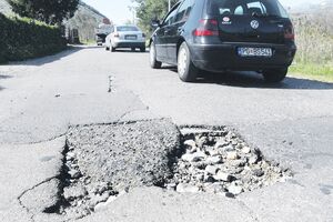 Saobraćajnica u užasnom stanju: Vozači lome auta, najavljuju tužbe