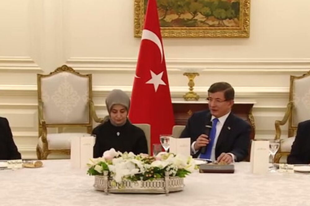 Bono Voks, Ahmet Davutoglu, Foto: Printscreen (YouTube)