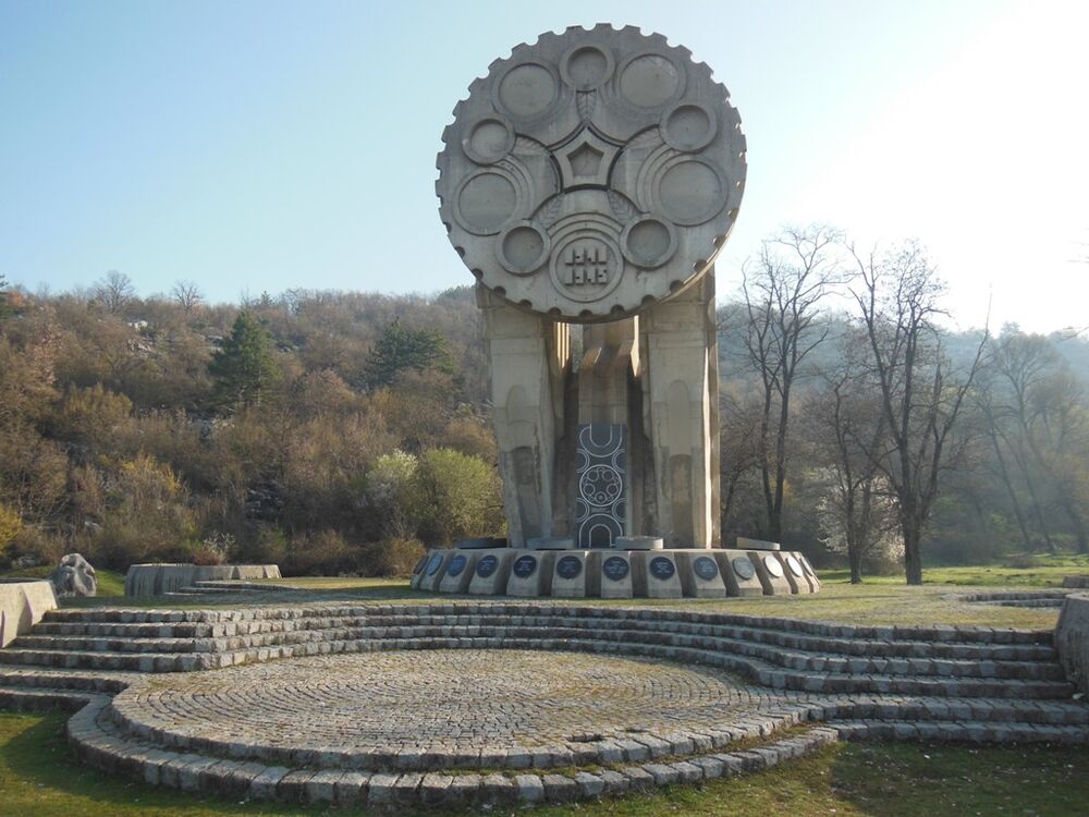 Spomenik palim borcima Nikšić
