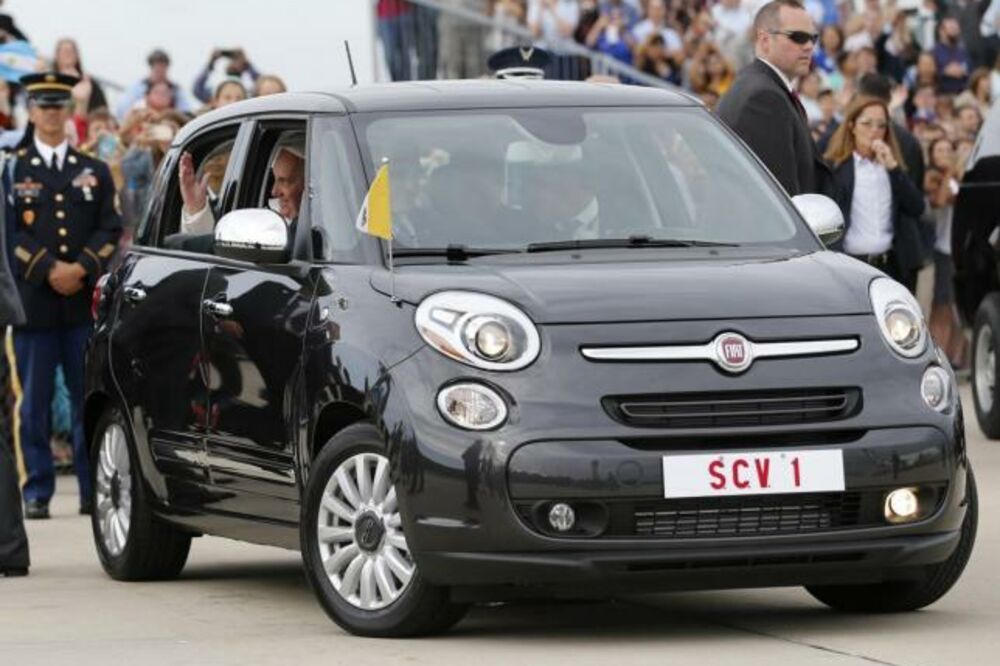 Fiat, papa Franjo, Foto: Reuters