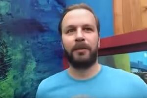 Skaj Vikler galamio ispred štanda DS-a