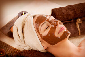Mask with cocoa that cleans and rejuvenates the face