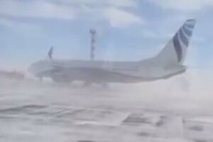 Zastrašujuća moć prirode: Vjetar okretao Boing 737 po pisti
