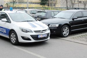 Policija oduzela vozilo Podgoričaninu: Blindirani “audi“  težak za...