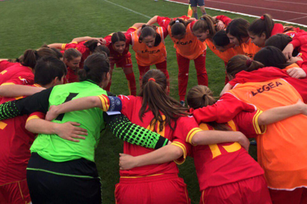 Ženska pionirska fudbalska reprezentacija, Foto: FSCG