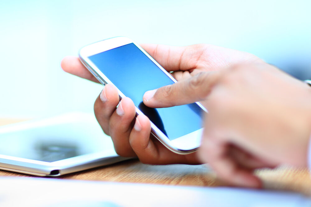 SMS poruke, mobilni telefon, Foto: Shutterstock