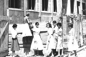 Je li Elena Ferante žena i je li iz Napulja?