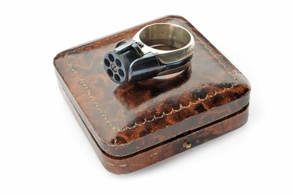 pištolj, prsten, Foto: Liveauctioneers.com