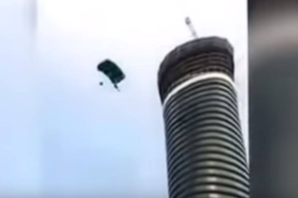 skok, Sharp zgrada, Foto: Screenshot (YouTube)