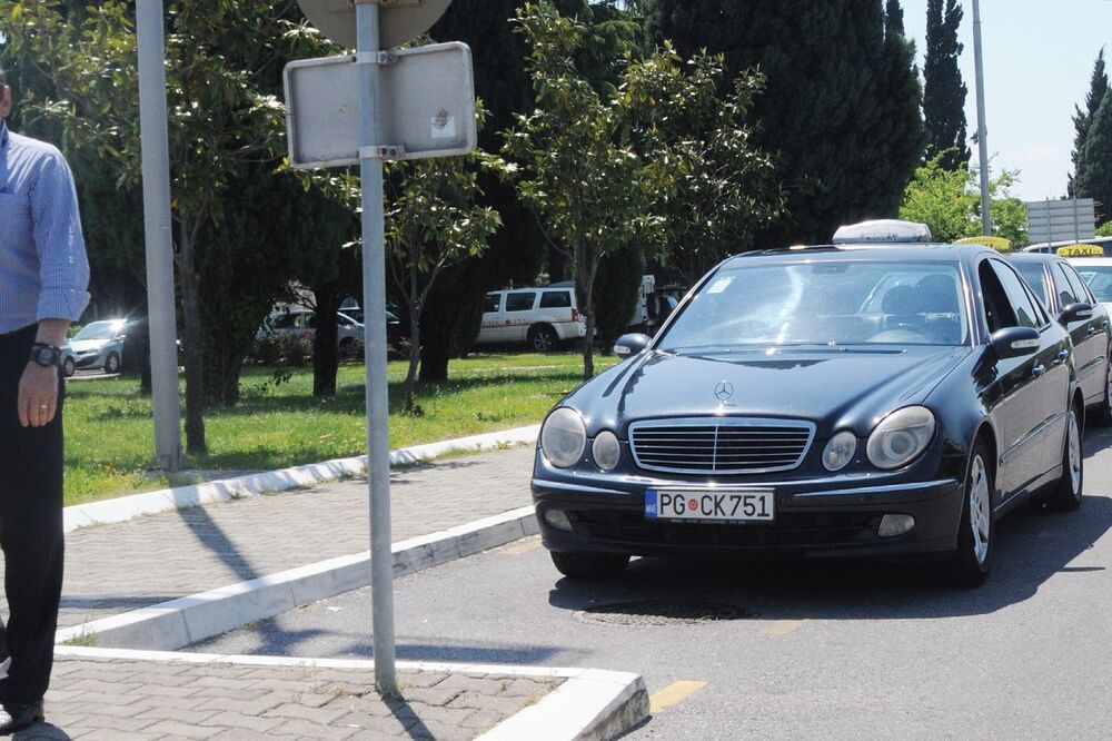 Rojal plus taksisti aerodrom, Foto: Vesko Belojević