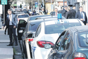 Nova: Strah premijera prilikom odlaska kod frizera ogledalo...