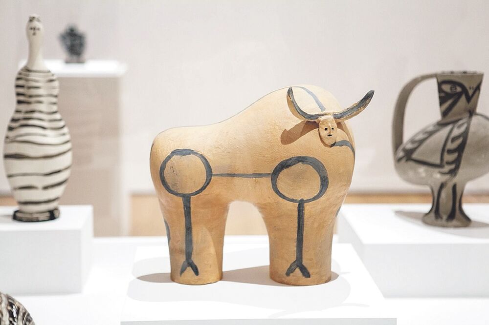 Pikaso, skulptura (Novine)