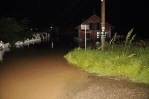 Čačak: Poplavljeno oko 500 domaćinstava, košarkaši Borca branili...