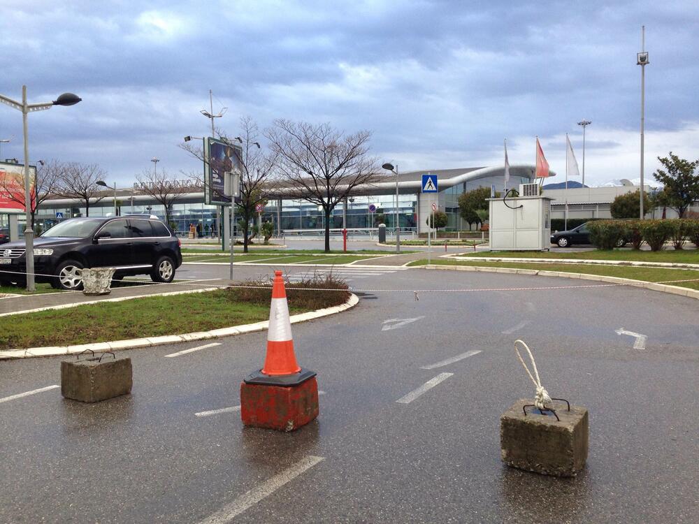 Aerodrom Podgorica parking za OSI