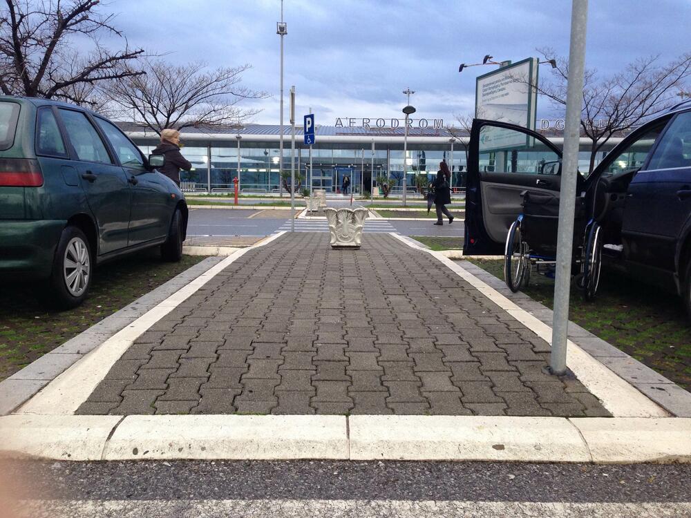Aerodrom Podgorica parking za OSI