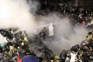 Turska: Suzavacem i vodenim topovima rastjerali demonstrante