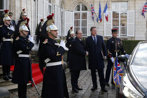 Samit Francuska-Britanija u znaku migranata i britanskog...