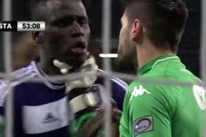 Valdes hvatao Mbođija za vrat, poslije mu dao dres