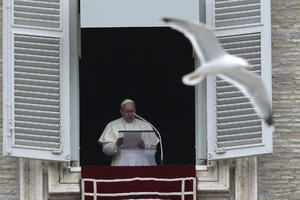 Papa pozvao Evropu da pravedno podijeli teret izbjeglica