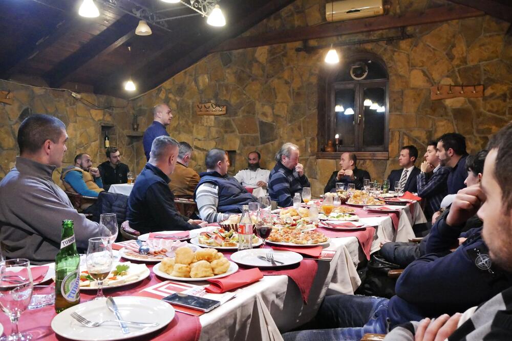 Sa sjednice inicijativnog odbora Prave Crne Gore u Rogamima, Foto: Prava Crna Gora