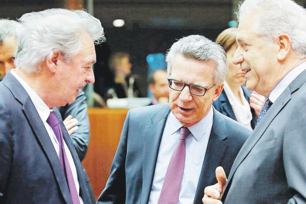 Žan Aselborn, Tomas de Mezijer, Dimitris Avramopulos, Foto: Reuters