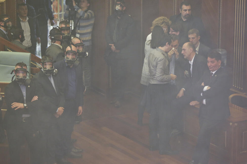 Kosovo, suzavac, Foto: BETA