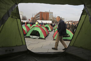 Opozicija: Ostajemo na trgu do ostavke Vlade Kosova