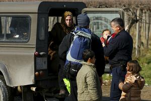 RTS: Migranti krenuli pješke iz Srbije ka Hrvatskoj