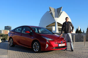 "Za volanom": Test nove Tojote Prijus i kako da iznajmite auto u...