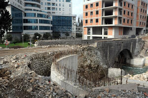 Podgorica: Na Tabačkom mostu granitna kaldrma
