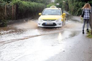 Oprezno vozite zbog mokrih puteva i odrona