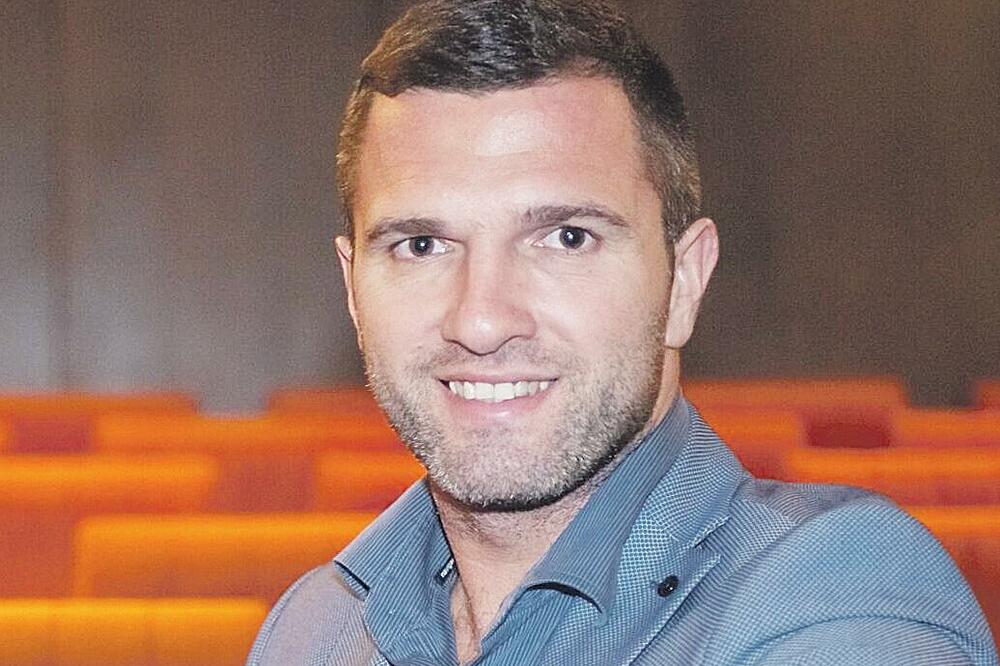 Vojislav Kaluđerović (novina)