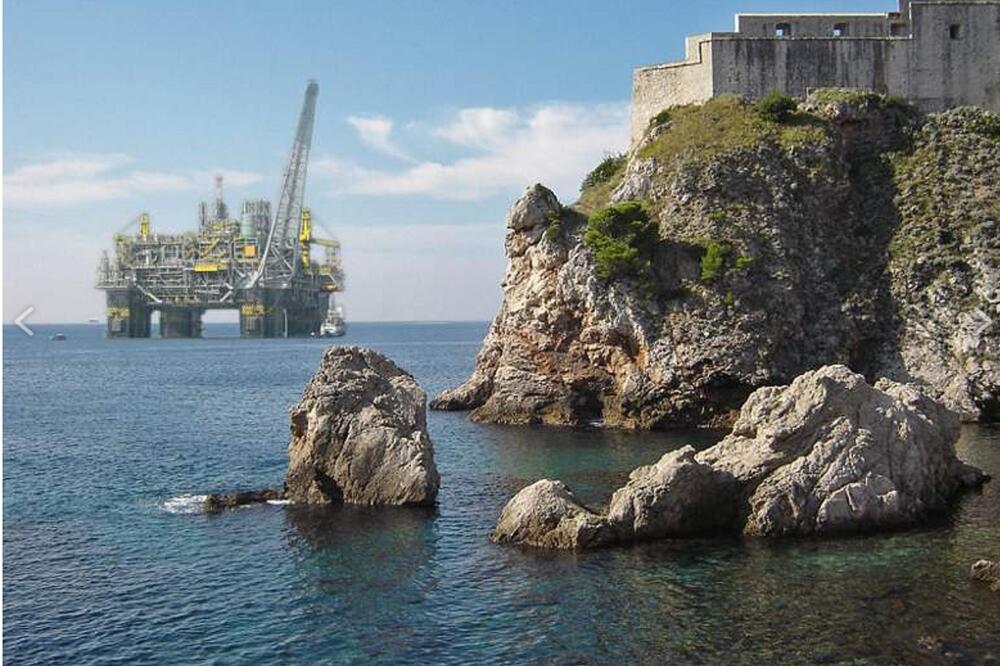 nafta Sveti stefan, montaža, Foto: SOS za Jadran