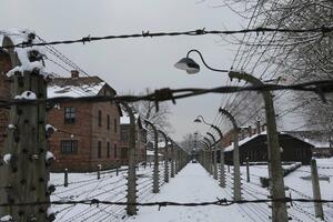 Zatvor onom ko napiše poljski, a ne nacistički logor