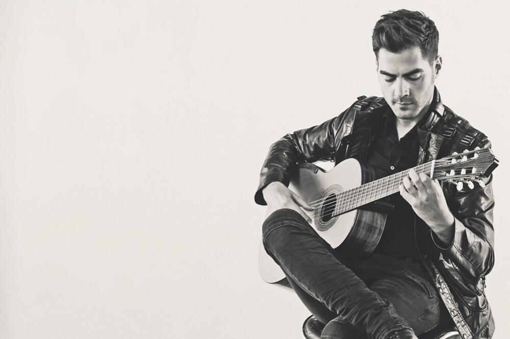 Miloš Karadaglić (novina)