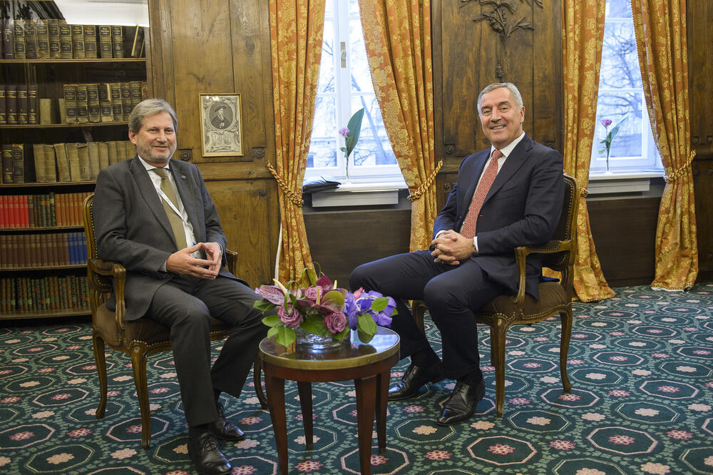 Johanes Han, Milo Đukanović, Foto: Vlada Crne Gore