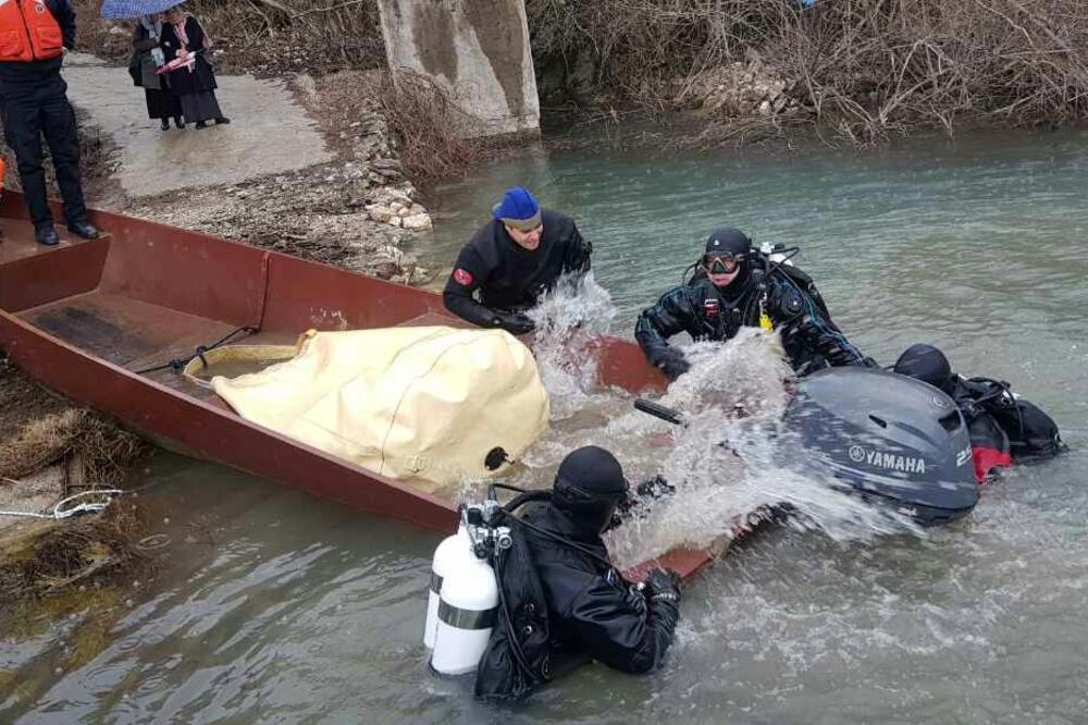 Izvlačenje čamca, Foto: Regionalni ronilački centar