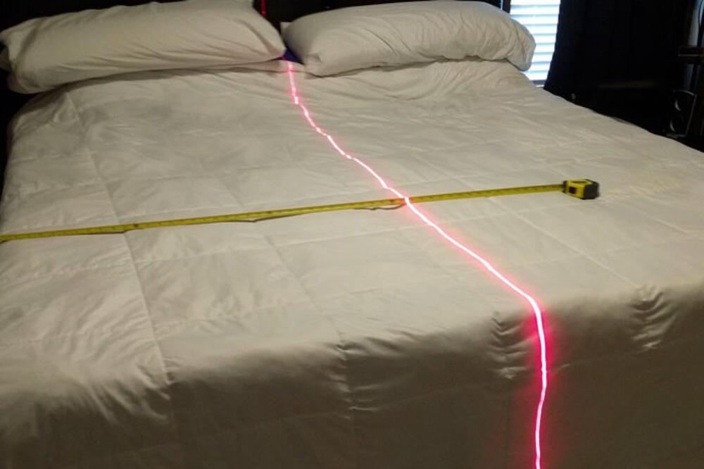 krevet, laser, Foto: Boredpanda.com