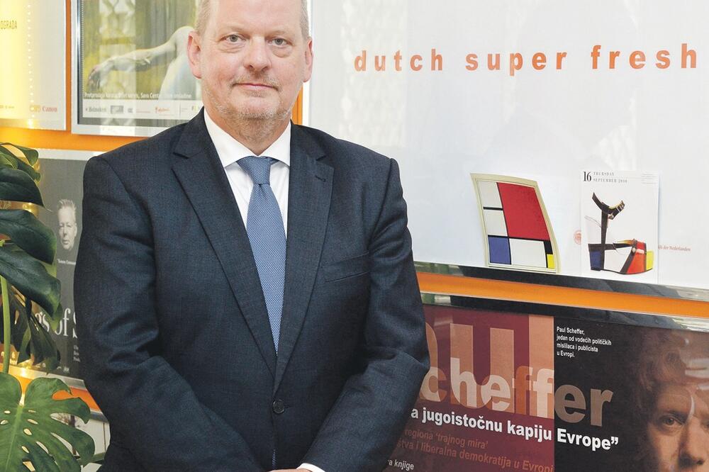 Henk van den Dul (novina)