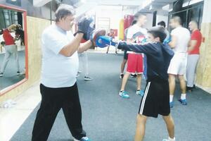 Bruse talente, a sanjaju ring