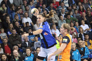 I Kinga Ahruk ostaje još godinu