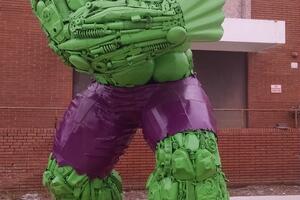 Svemoćni Hulk napravljen od auto-djelova